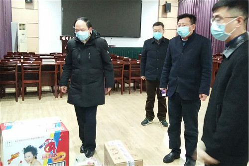 20200226焦新安校长检查集中医学观察点和防控物资准备工作_meitu_1.jpg